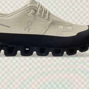 Brand New On Cloud 5 Ready in Pearl/Magnet  W 6.5